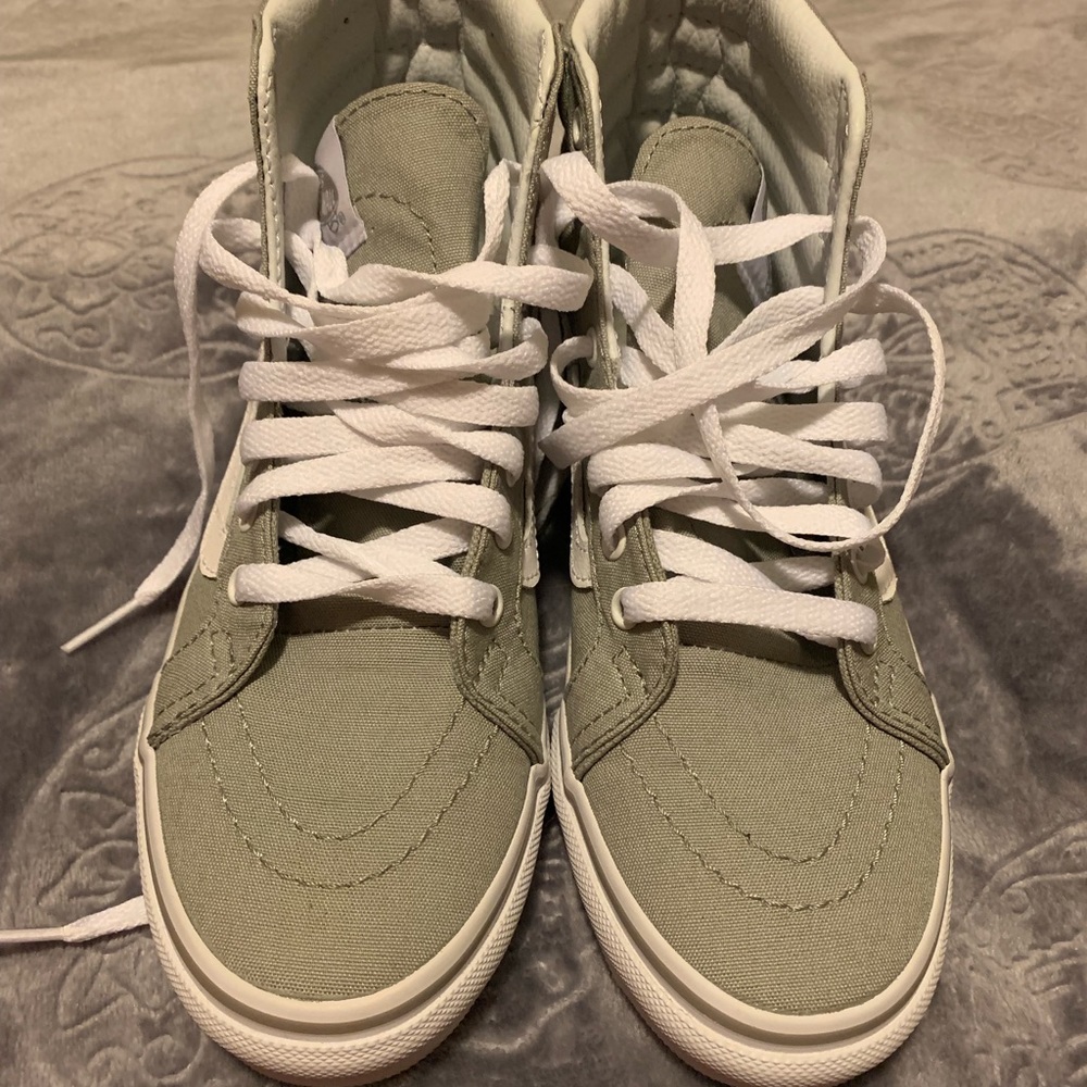 SK8-Hi brand new vans never worn